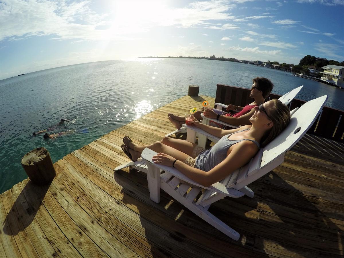Utila Lodge Екстериор снимка