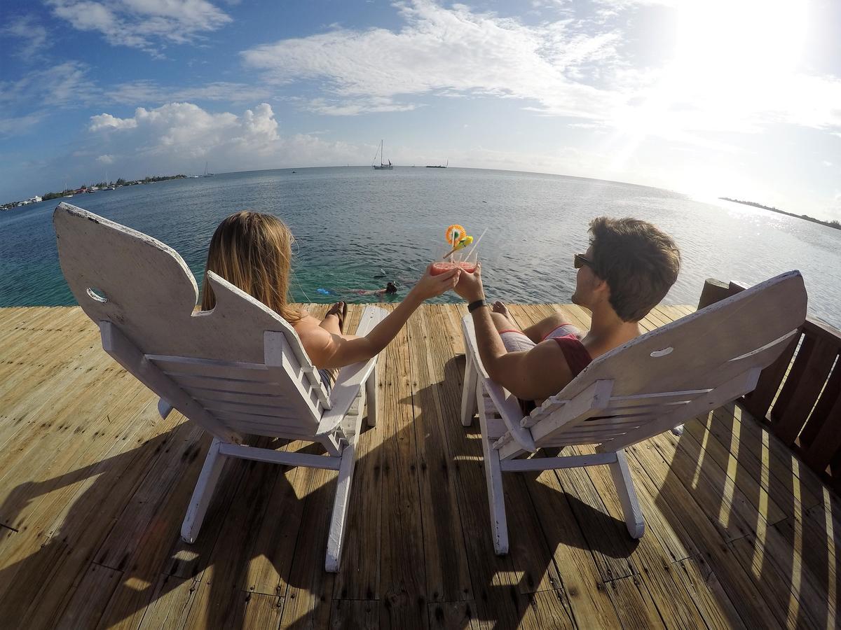 Utila Lodge Екстериор снимка
