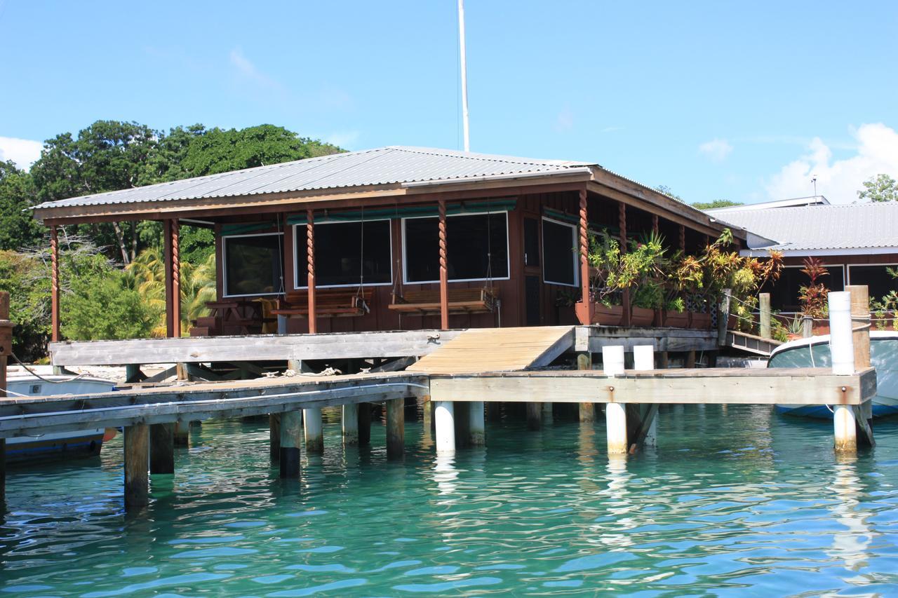 Utila Lodge Екстериор снимка