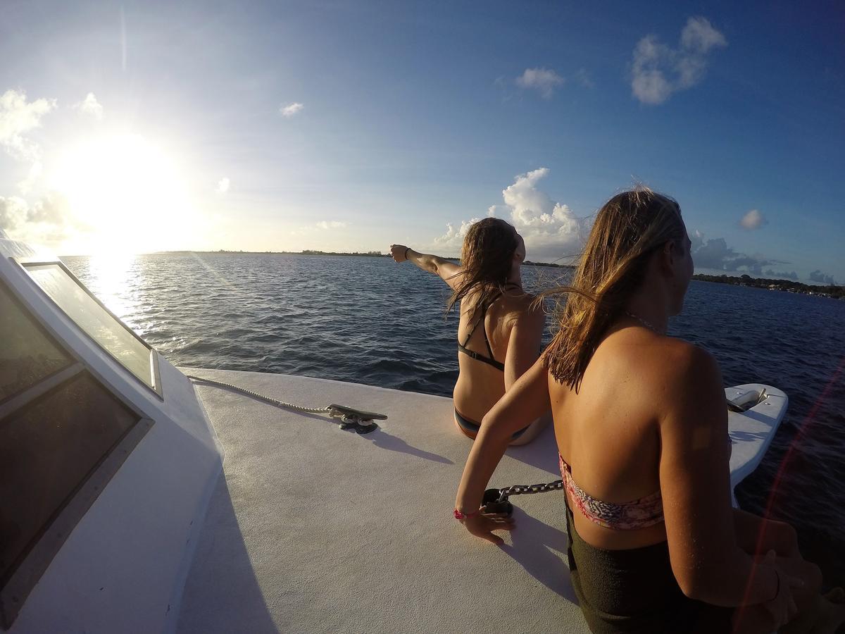 Utila Lodge Екстериор снимка