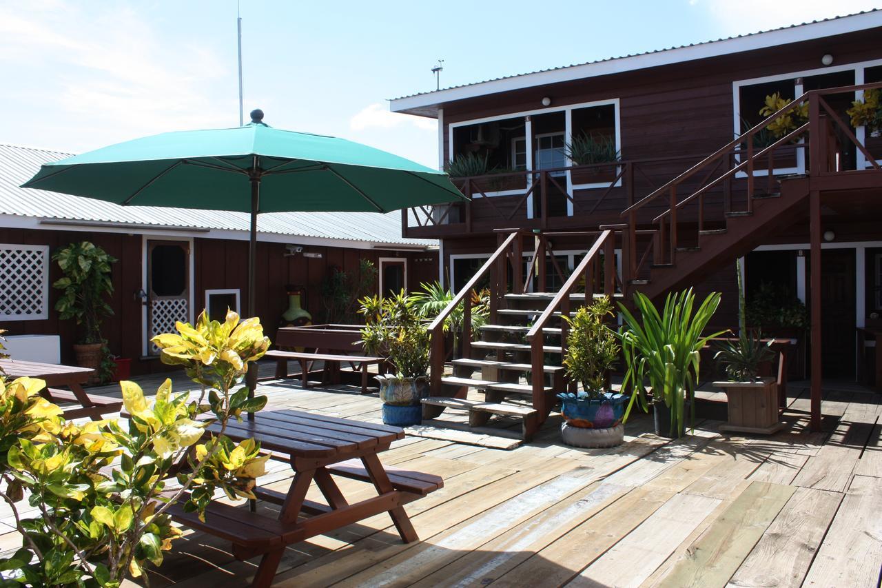 Utila Lodge Екстериор снимка