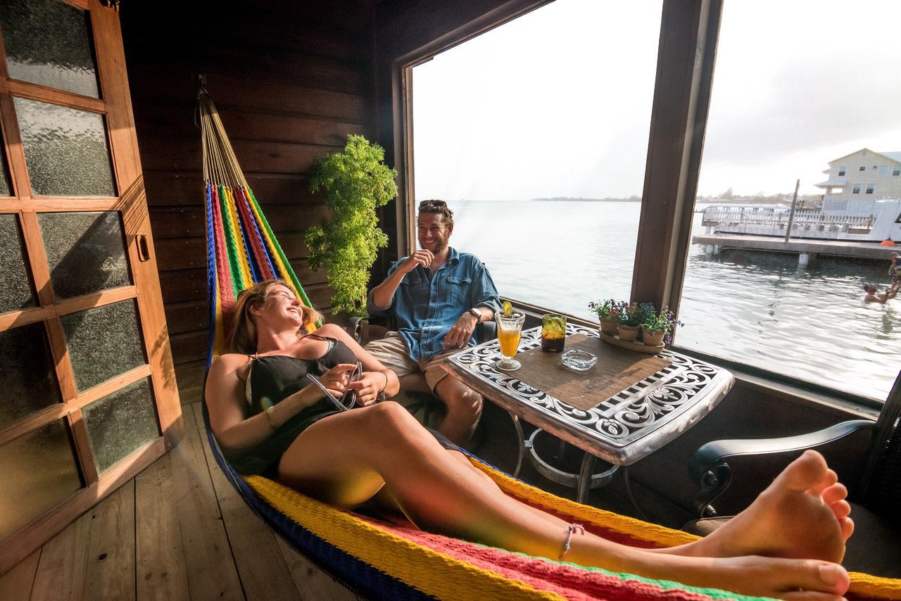 Utila Lodge Екстериор снимка